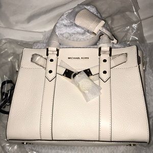 Micheal Kors purse